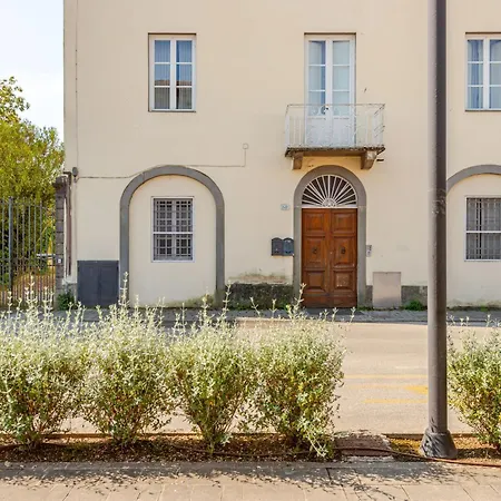 Casa Fronte Stazione, 300mt Dal Centro, Free Parking شقة لوكا