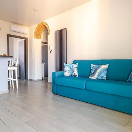 Casa Fronte Stazione, 300mt Dal Centro, Free Parking لوكا