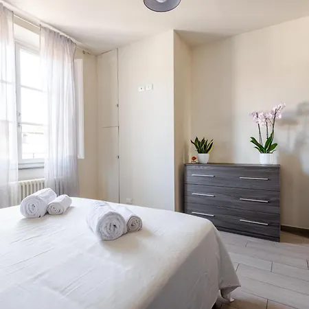 Casa Fronte Stazione, 300mt Dal Centro, Free Parking لوكا