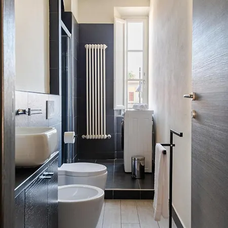 Casa Fronte Stazione, 300mt Dal Centro, Free Parking * لوكا